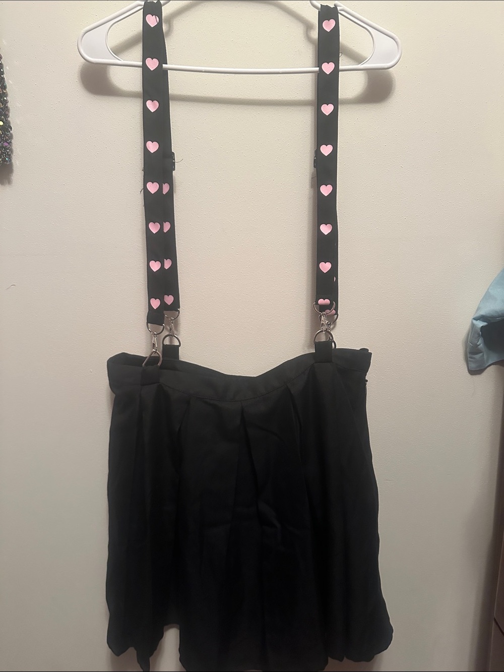 Hot Topic Black Pleated Skirt with Heart-Pattern Suspenders